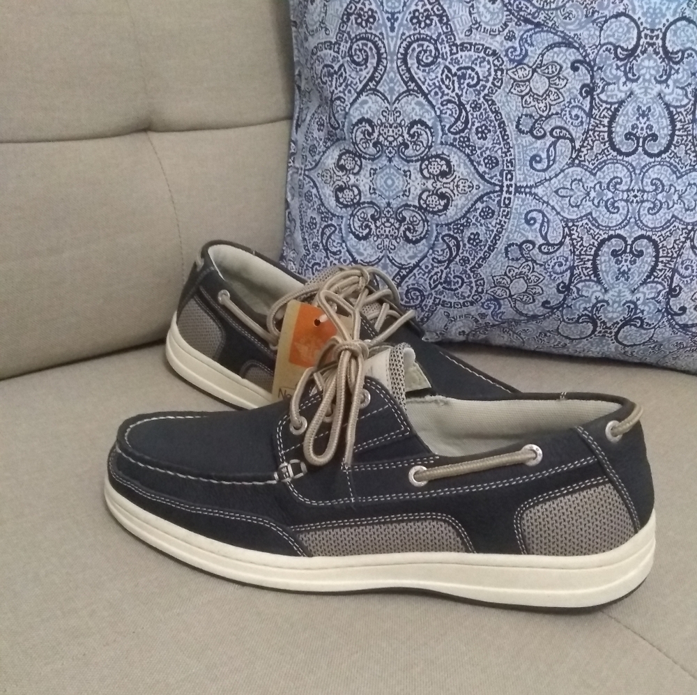 Dockers Beacon Boat shoes navy blue NWT